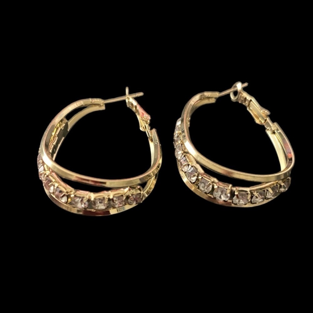 NWOT-STUNNING GOLD TONE AND RHINESTONE EARRINGS